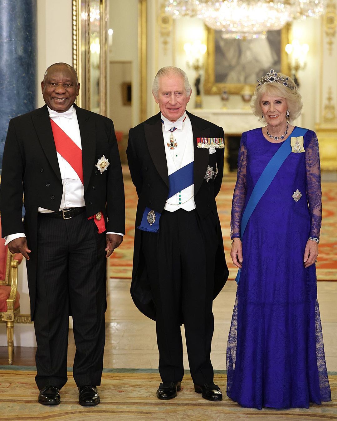 Carlos III, el presidente de Sudáfrica, Cyrul Rampahosa y Camilla Parker Bowles.