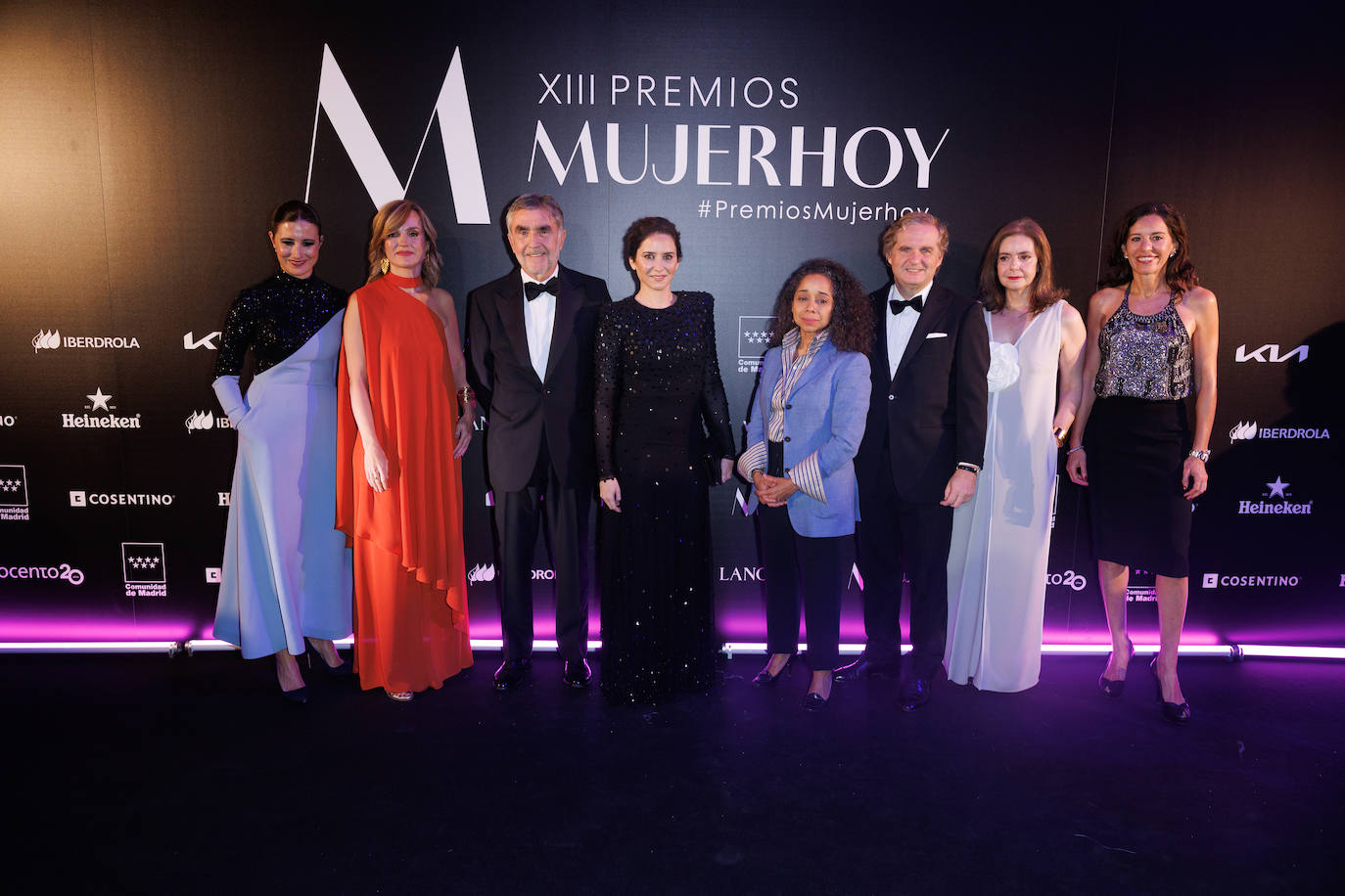 Samary Fernández Feito, directora general del Área de Lujo, Estilo de Vida y Revistas de Vocento; Pilar Alegría, ministra de Educación; Iñaki Arechabaleta, Adjunto al Consejero Delegado de Vocento y presidente de Taller de Editores; Isabel Díaz Ayuso, Presidenta de la Comunidad de Madrid; Julissa Reynoso, embajadora de EE.UU en España; Ignacio Ybarra, presidente de Vocento; Lourdes Garzón, directora de Mujerhoy y WomenNow y Eugenia Carballedo, presidenta de la Asamblea de Madrid. 