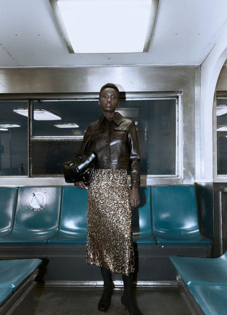 Imagen - Falda midi dorada de Sfera, 39,99€.