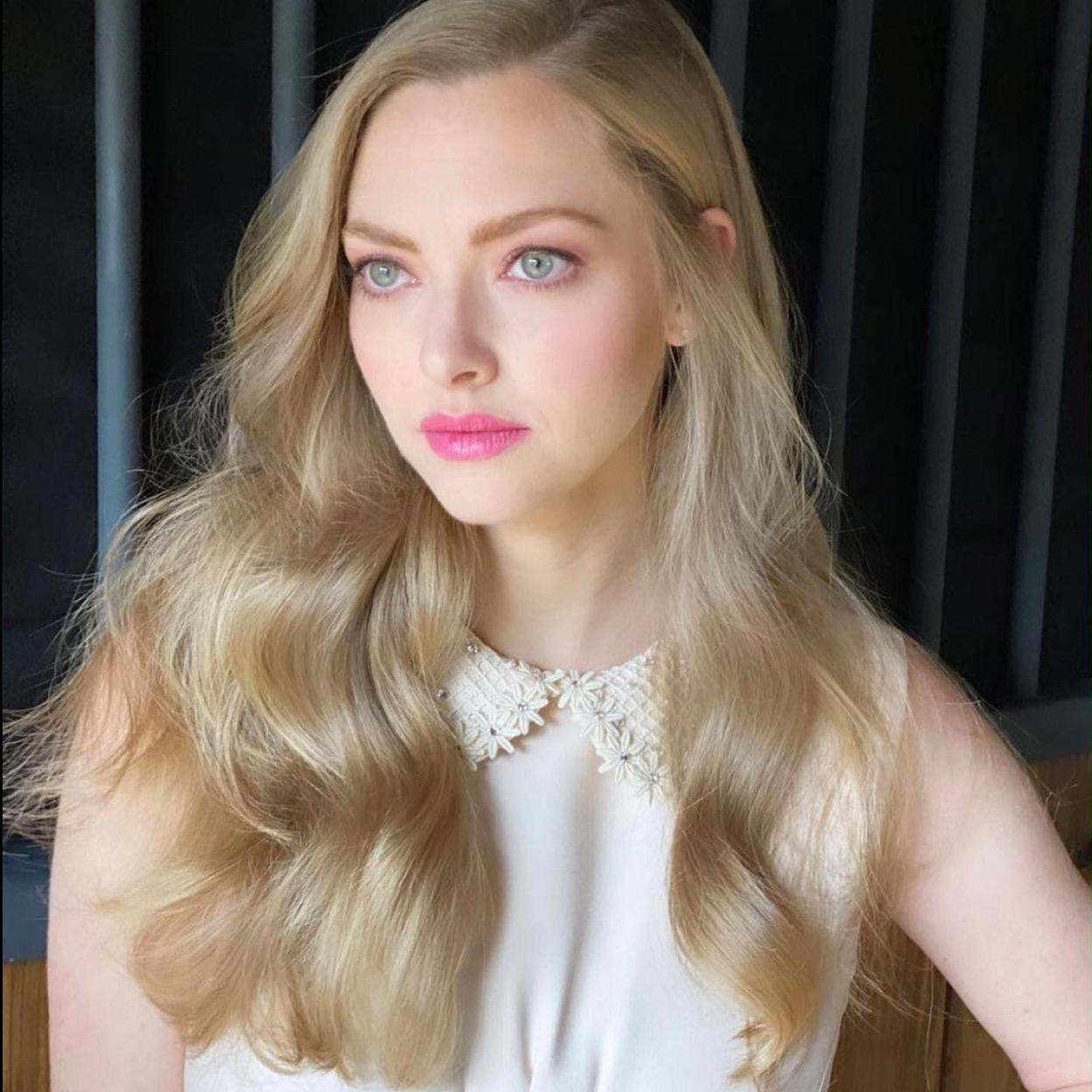 La piel uniforme y clara de Amanda Seyfried la obtendrás con estos sérums antimanchas