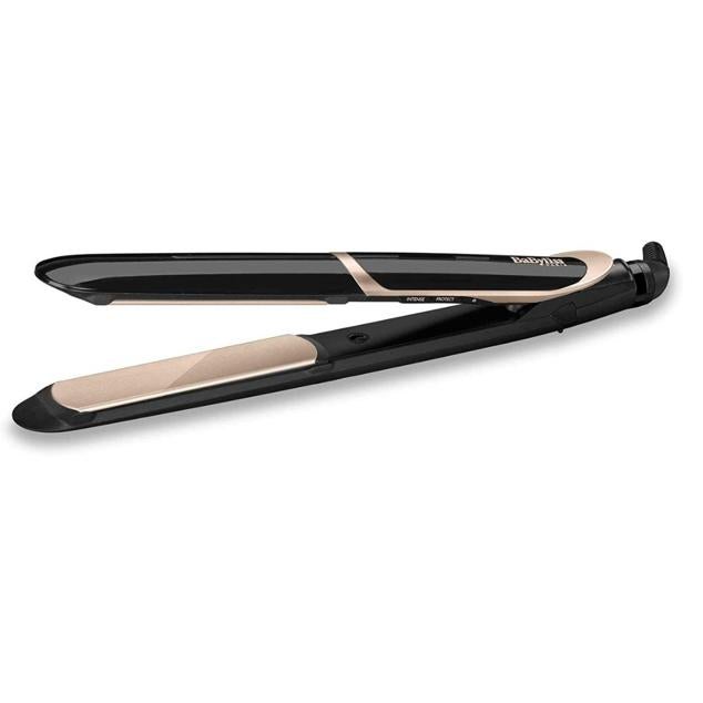 La BaByliss ST393E es una plancha económica con recubrimiento de cerámica de titanio y un deslizamiento ultra-suave. Tiene una función iónica que neutraliza la electricidad estática y una temperatura que llega hasta los 235ºC. Cómpralo aquí