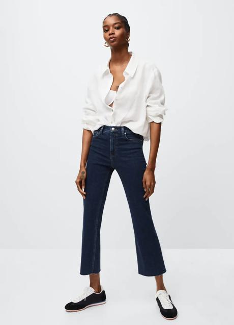 Imagen - Pantalón vaquero estilo flare de Mango. Foto: Mango.
