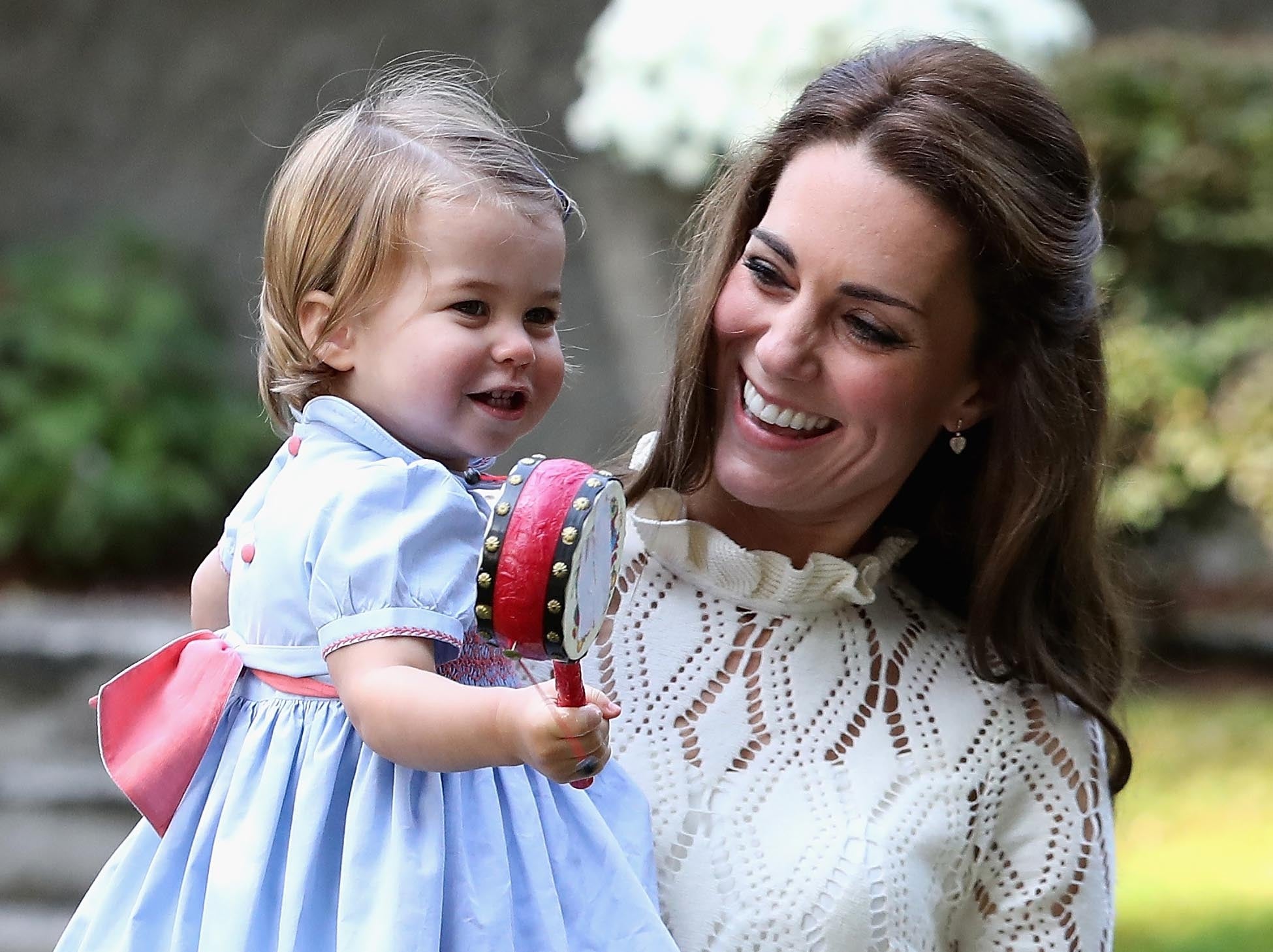 La princesa Charlotte y Kate Middleton.