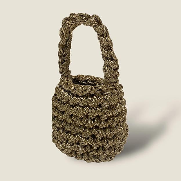 Bolso mini de crochet en color dorado de Miiska.