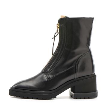 Imagen secundaria 1 - Los botines de Merkal, Luis Onofre y Vagabond.