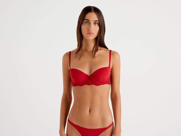 Sujetador balconette de Benetton (29,95 euros). Cómpralo aquí