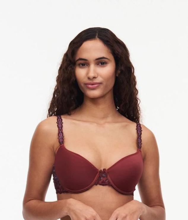 Sujetador combinado de Chantelle (78 euros). Cómpralo aquí