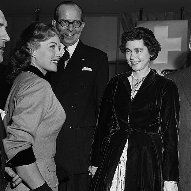 Letizia viaja mañana a Los Ángeles, pero, mucho antes que ella, la reina Sofía ya arrasó en Hollywood acompañada de su madre, Federica de Grecia