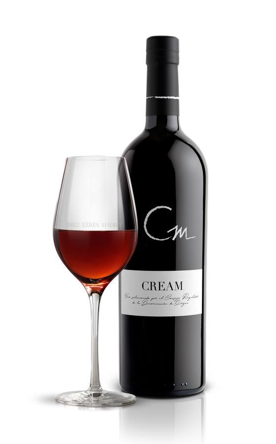 Para que la comida o la cena estén completas y sigan nuestras mejores tradiciones, no pueden faltar en nuestra bodega un generoso llegado desde donde más saben, Jerez. De color castaño y aspecto untuoso, el Cream es un vino de cabeceo obtenido a partir de vinos secos endulzados con Pedro Ximénez. Goloso en boca, de textura aterciopelada y dulzor equilibrado, la intensidad de este vino permite servirlo en vaso bajo, con hielo y rodaja de naranja o a la manera tradicional. También es ideal para arrancar nuestro banquete. 