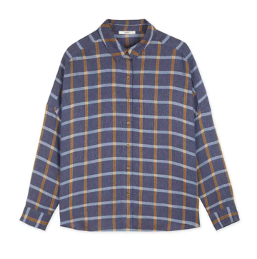 Imagen secundaria 1 - El chaleco de Roberto Verino, la camisa de Sessùn y los vaqueros de Zara.