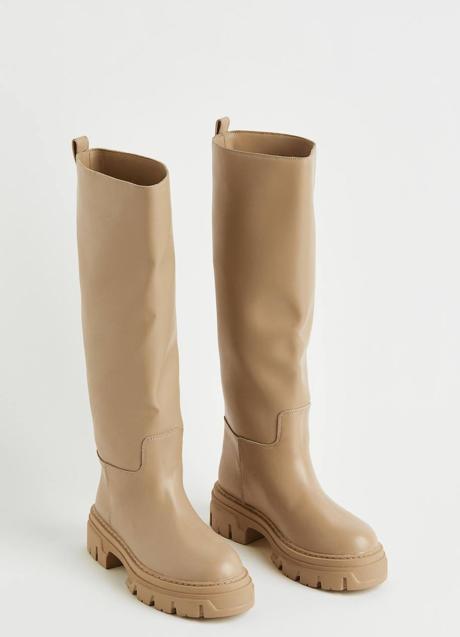 Imagen - Botas planas con suela track en beige