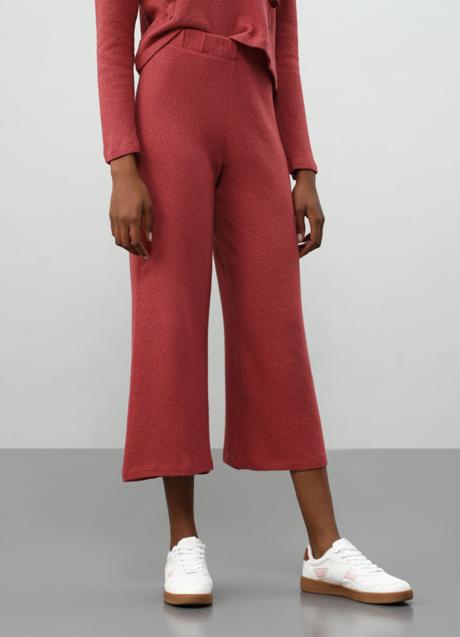 Imagen - Pantalones de punto rojo de Lefties, 15,99€.