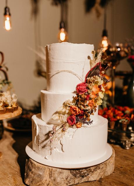 Imagen - Tarta de boda con flores secas/PEXELS