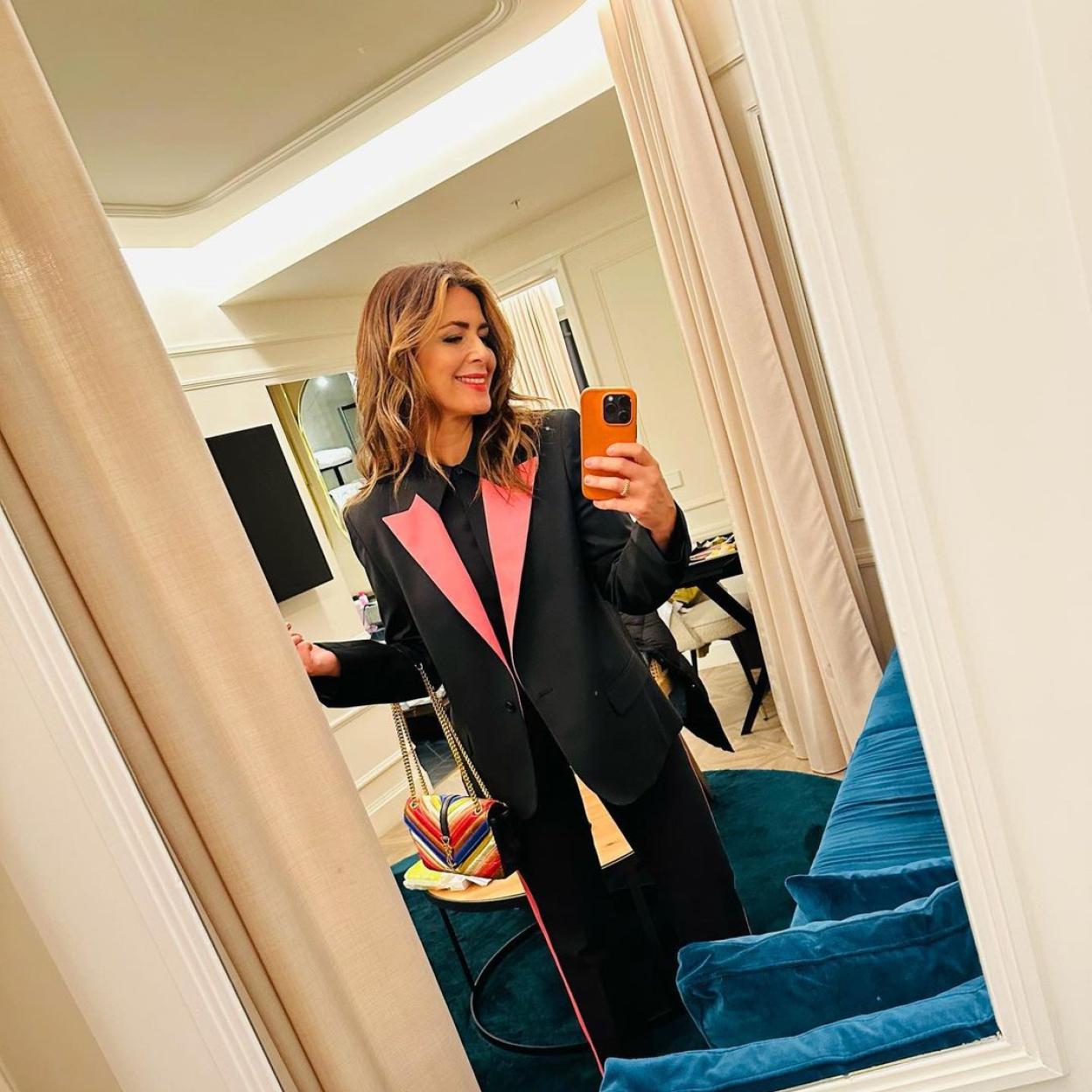 MODA: Nuria Roca tiene los zapatos de tacón fucsia made in Spain para Nochevieja