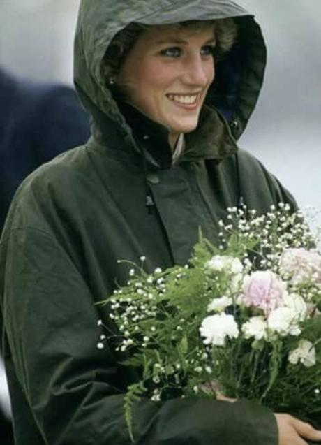 Imagen - Lady Di con un abrigo Barbour./ Pinterest @dimitradimou