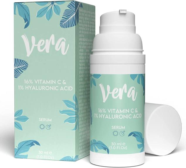 Vitamin C & Hyaluronic Acid Serum de Vera reduce todos los signos de la edad con su acción antioxidante e hidratante que deja la piel firme, rellena, tersa, uniforme y luminosa. Para ello, cuenta con un efectivo 16% de vitamina C, más un 1% de ácido hialurónico. Además, contiene aceites de coco, argán, oliva y aguacate que, junto a la manteca de karité y el pantenol, regeneran, aumentan la elasticidad, suavizan e hidratan. Cómpralo aquí