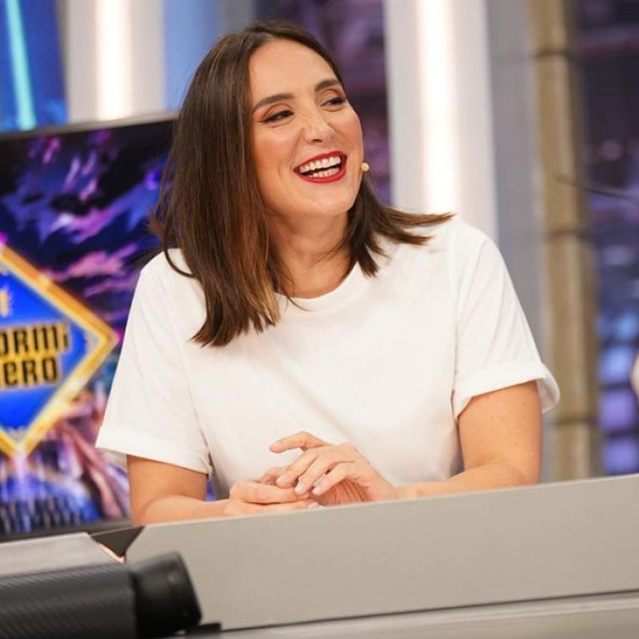 moda: Tamara Falcó sorprende con un look elegante con falda de lentejuelas y camiseta básica