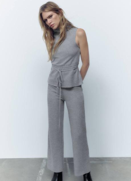 Imagen - Conjunto en tejido de punto gris con top y pantalon