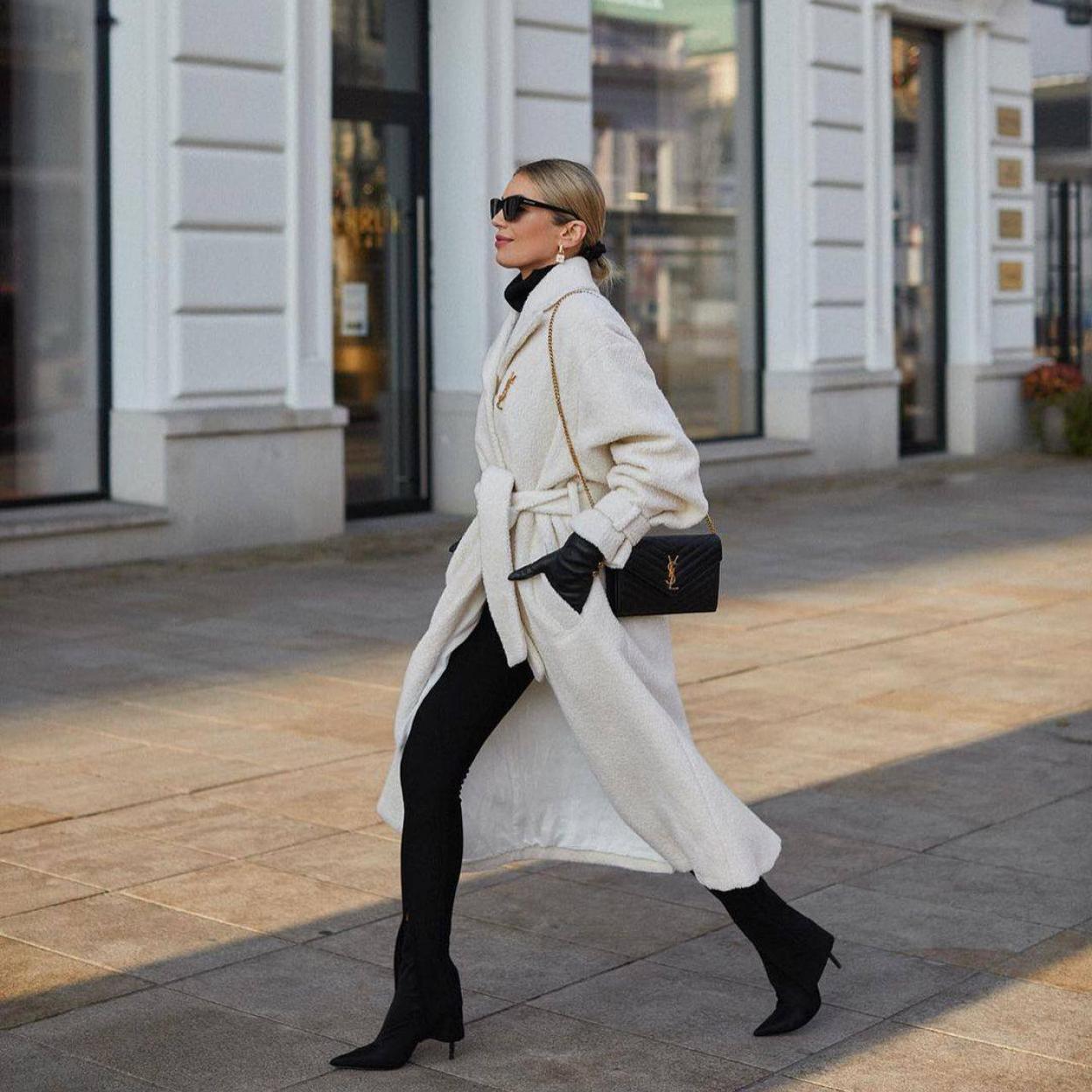 La influencer lleva un abrigo elegante que mejora cualquier look