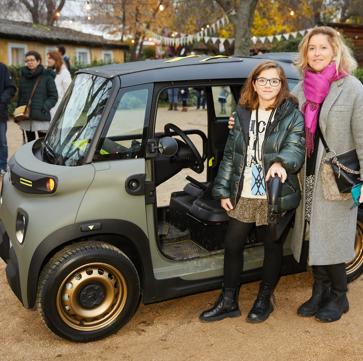 Imagen secundaria 1 - Los talleres de recortables fueron un exitazo, pero también hubo tiempo para hidrtarse con Solán de Cabras y para descubrir los coches más ligeros y urbanos de Citroën. 