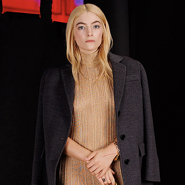 Cuatro trucos secretos de Prada para llevar los vestidos de fiesta como las famosas que van a arrasar en la alfombra roja en 2023