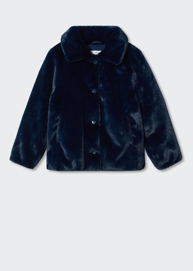 Abrigo de pelo encolor azul de Mango (39,99 euros).