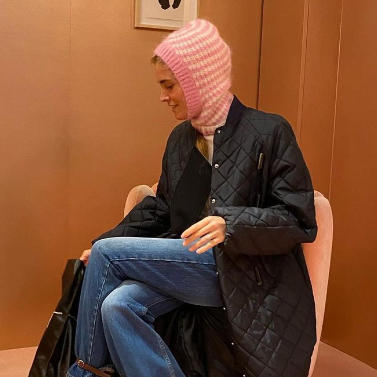 La influencer Blanca Miró con balaclava.