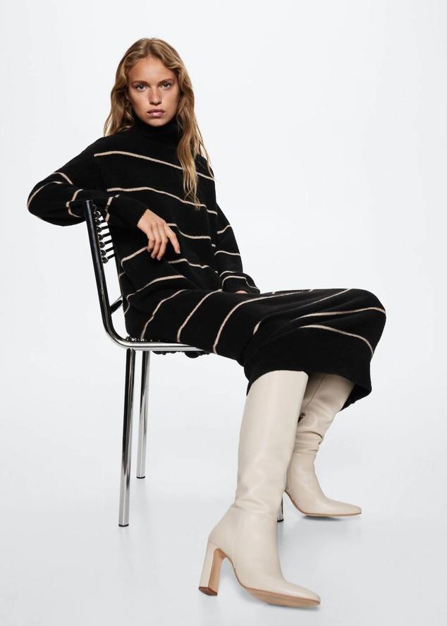 Botas altas en tejido de piel con punta redonda y tacón ancho, en tono crudo, de Mango. Su precio es de 129,99 euros.