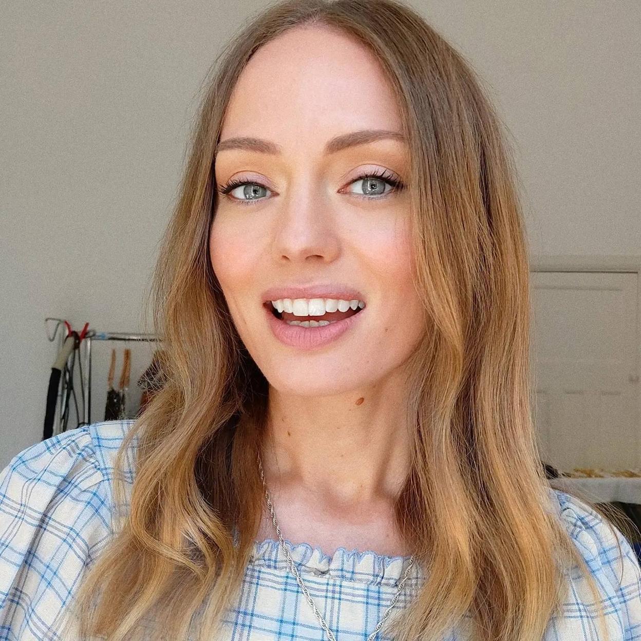 Consigue la piel luminosa y lisa de Laura Haddock con estas mascarillas antiedad