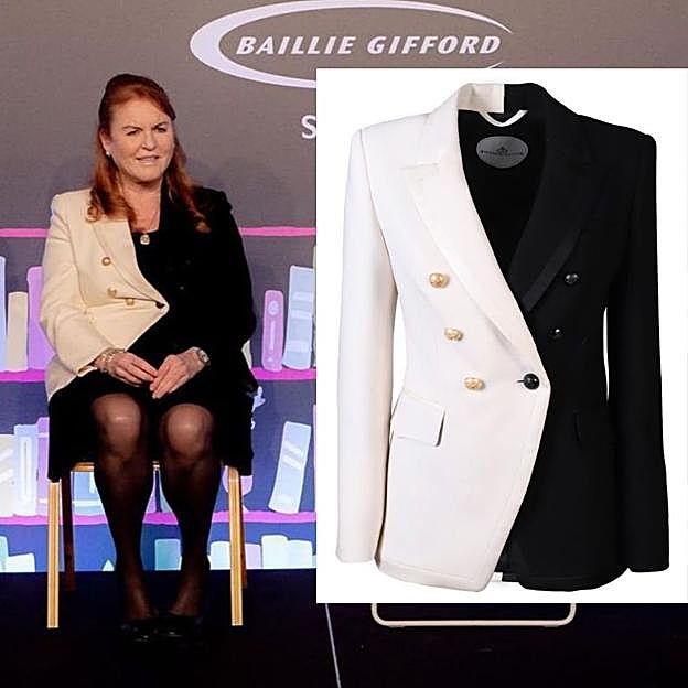 Sarah Ferguson con una chaqueta bicolor.