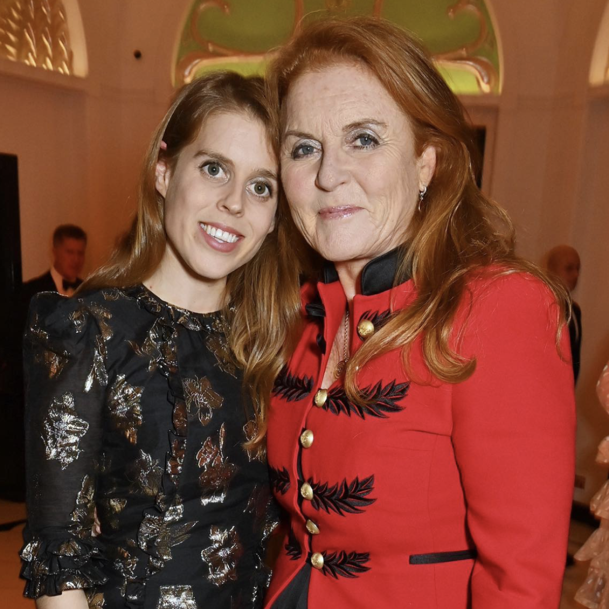 Beatriz de York y Sarah Ferguson.