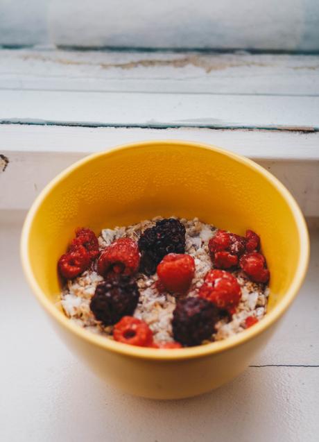Imagen - Bol de avena y frutos rojos/PEXELS