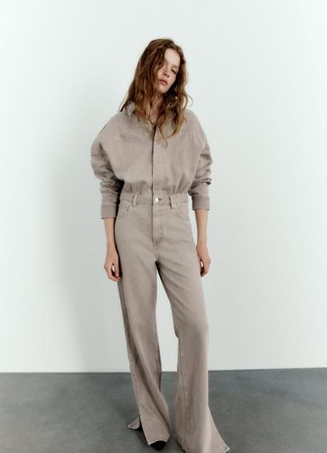 Imagen - Mono largo en gris topo de Zara. Foto: Zara.