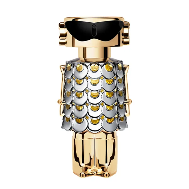 Fame Eau de Parfum de Paco Rabanne está inspirado en el irresistible espíritu parisino de la mujer Paco Rabanne, mientras que rinde homenaje a una nueva era de feminidad. Esta compuesta por un jazmín excepcionalmente puro, un suculento mango y un cremoso incienso adictivamente sensual. Precio 50ml: 64,95 euros.