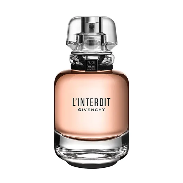 L'Interdit de Givenchy es un tributo a la feminidad atrevida, una invitación a desafiar las convenciones y aceptar tu singularidad. Es un toque de flores blancas junto con notas intensas que desatan una atrevida luminosidad que coquetea con las oscuridad. Precio 50ml: 49,95 euros.