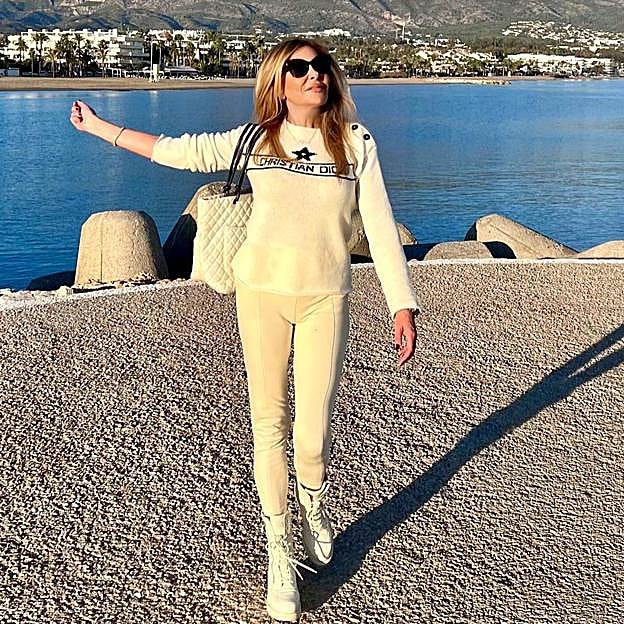 Imagen principal - Ana Obregón con las mallas de Zara.