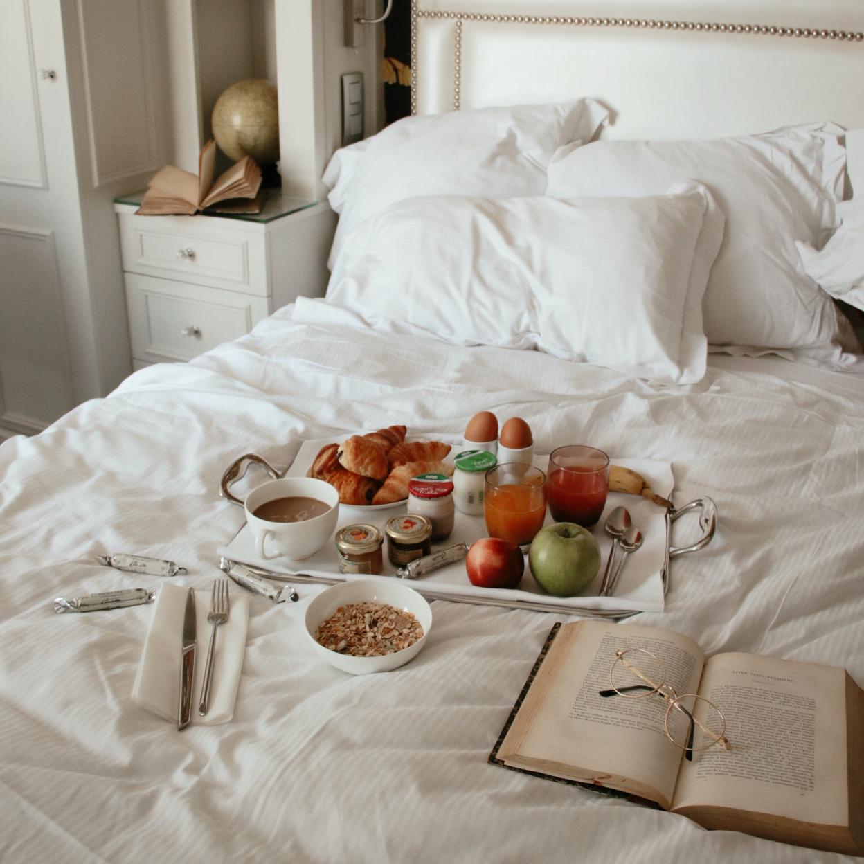 Desayuno en la cama con huevos