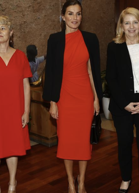 Imagen - Letizia triunfó con este vestido rojo de la colección de Narciso Rodríguez para Zara, que lucio en un viaje a Nueva York. (Foto: GTRES)