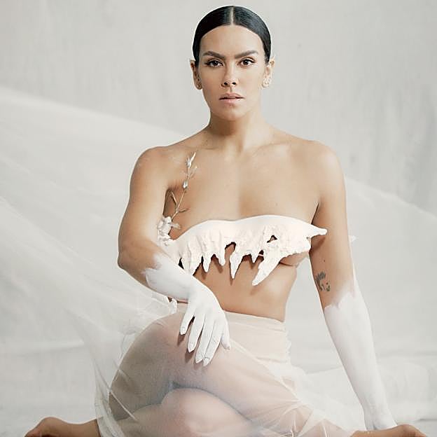 El vestido de Cristina Pedroche en las Campanadas 2022: los detalles y las fotos del look más solidario de la Nochevieja