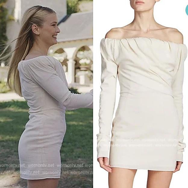 Camille con un vestido blanco de Jacquemus.