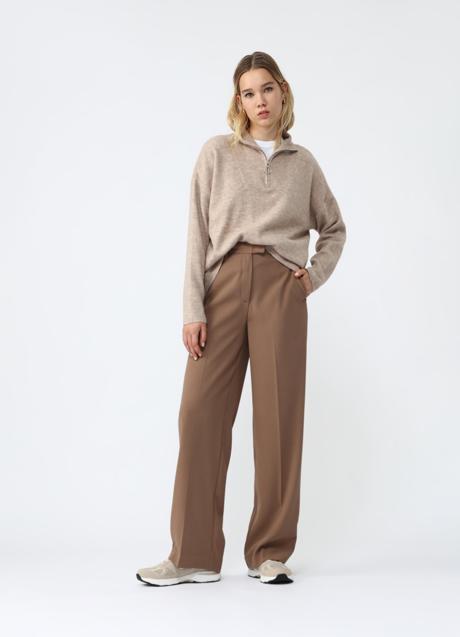 Imagen - Jersey de punto con cremallera de Lefties. Foto: Lefties.