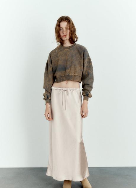 Imagen - Falda satinada de Zara, 29,95€.