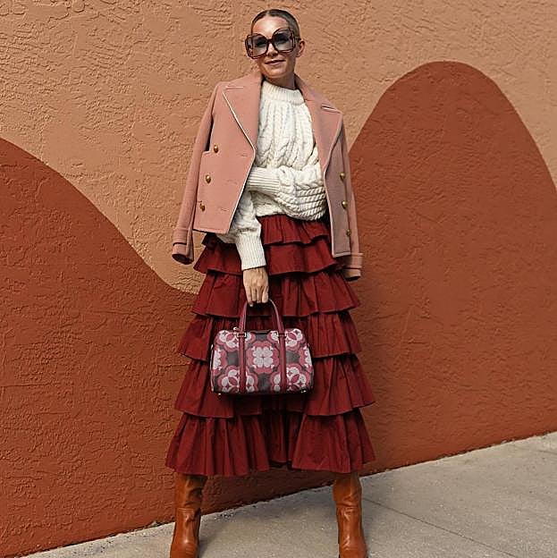 ​Ni mini ni midi, las faldas largas son las más elegantes de la temporada que favorecen a todas porque estilizan 