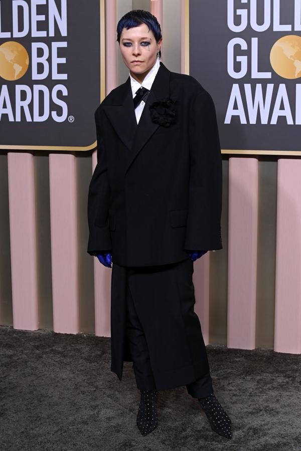 La actriz de 'La casa del dragón' Emma D'Arcy ha causado sensación con su look más viral, controvertido y conforme a su estética.