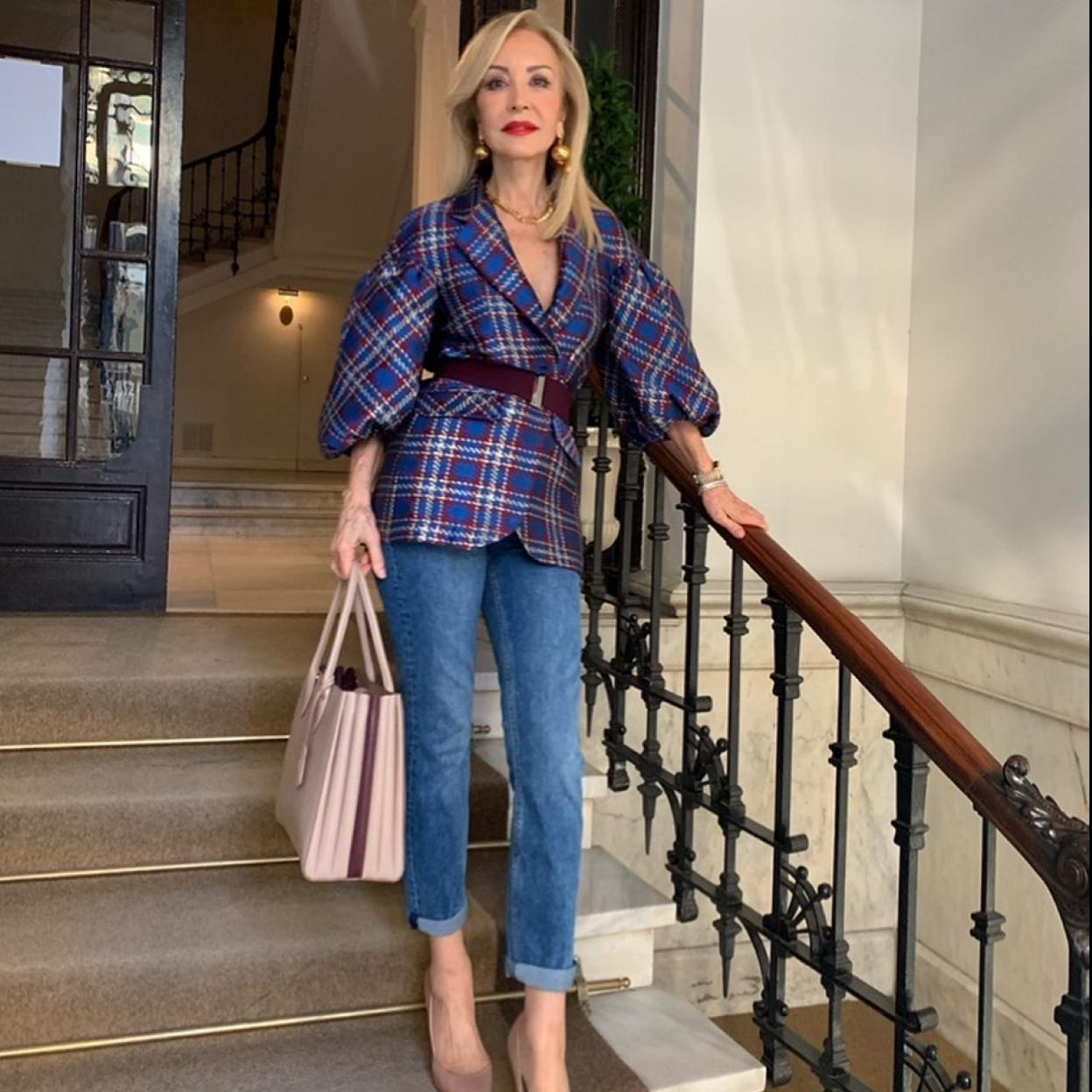 Un look de Carmen Lomana.