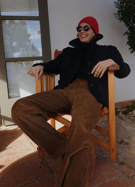 Imagen - Eugenia Silva con pantalones de pana.