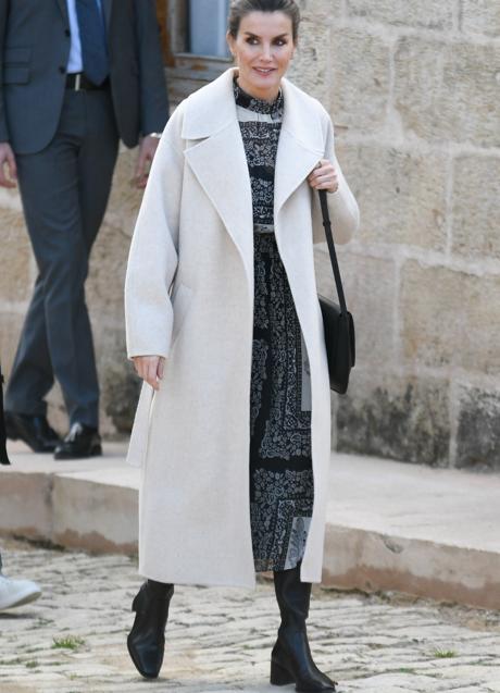 Imagen - La reina Letizia con un look con botas negras. / GTRES