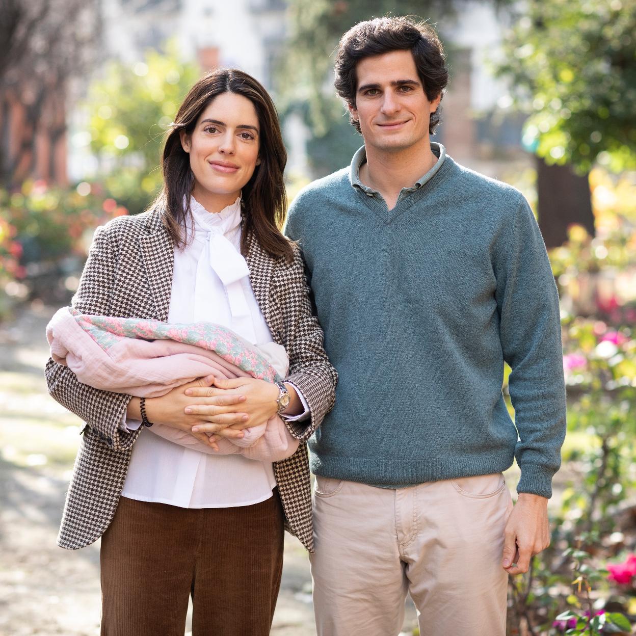 Los duques de Huéscar acaban de presentar a su segunda hija, Sofía. 