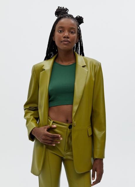 Imagen - Blazer efecto piel con bolsillos de Pull&Bear, 25,99€ (antes 35,99€).