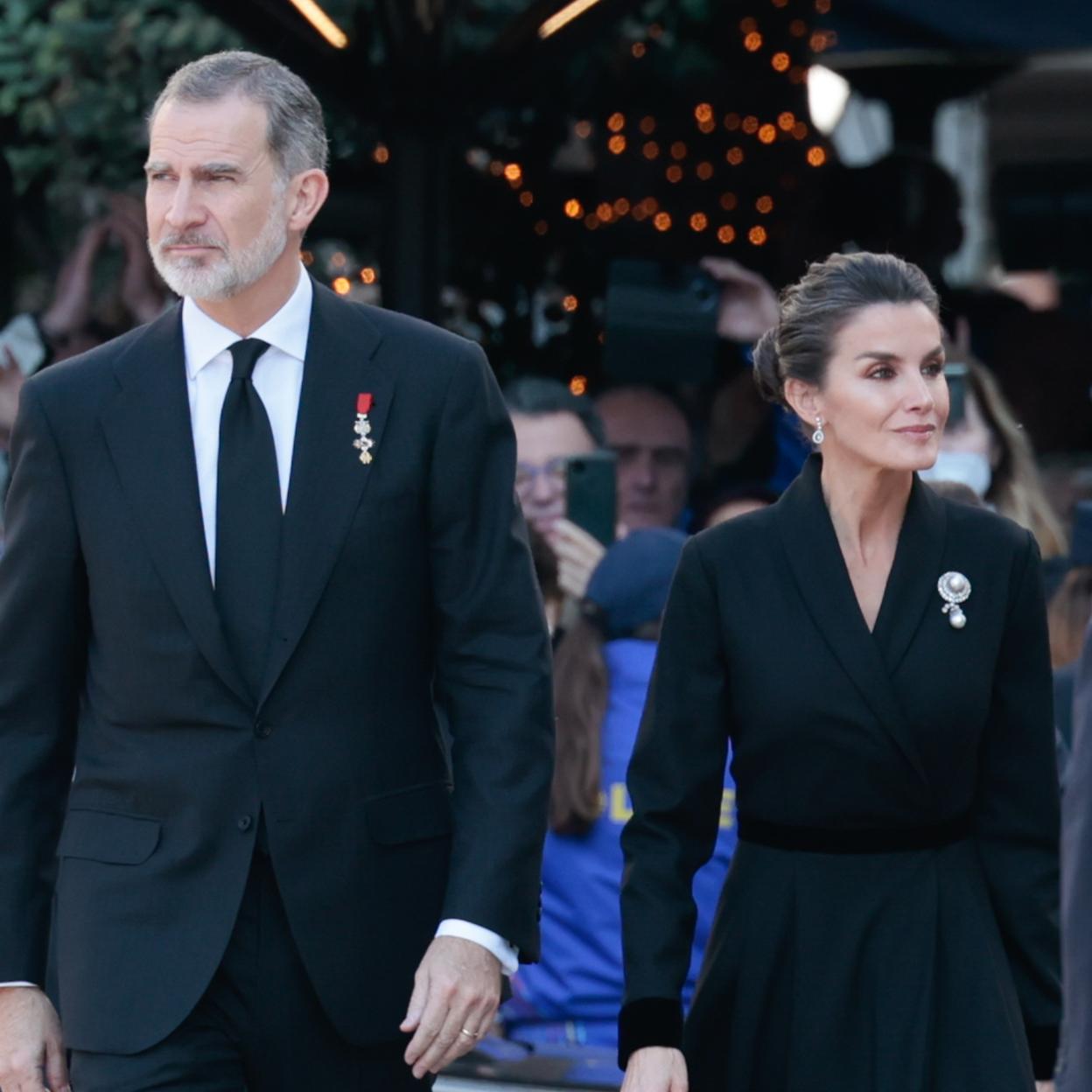 El rey Felipe VI y la reina Letizia en el funeral de Constantino de Grecia.